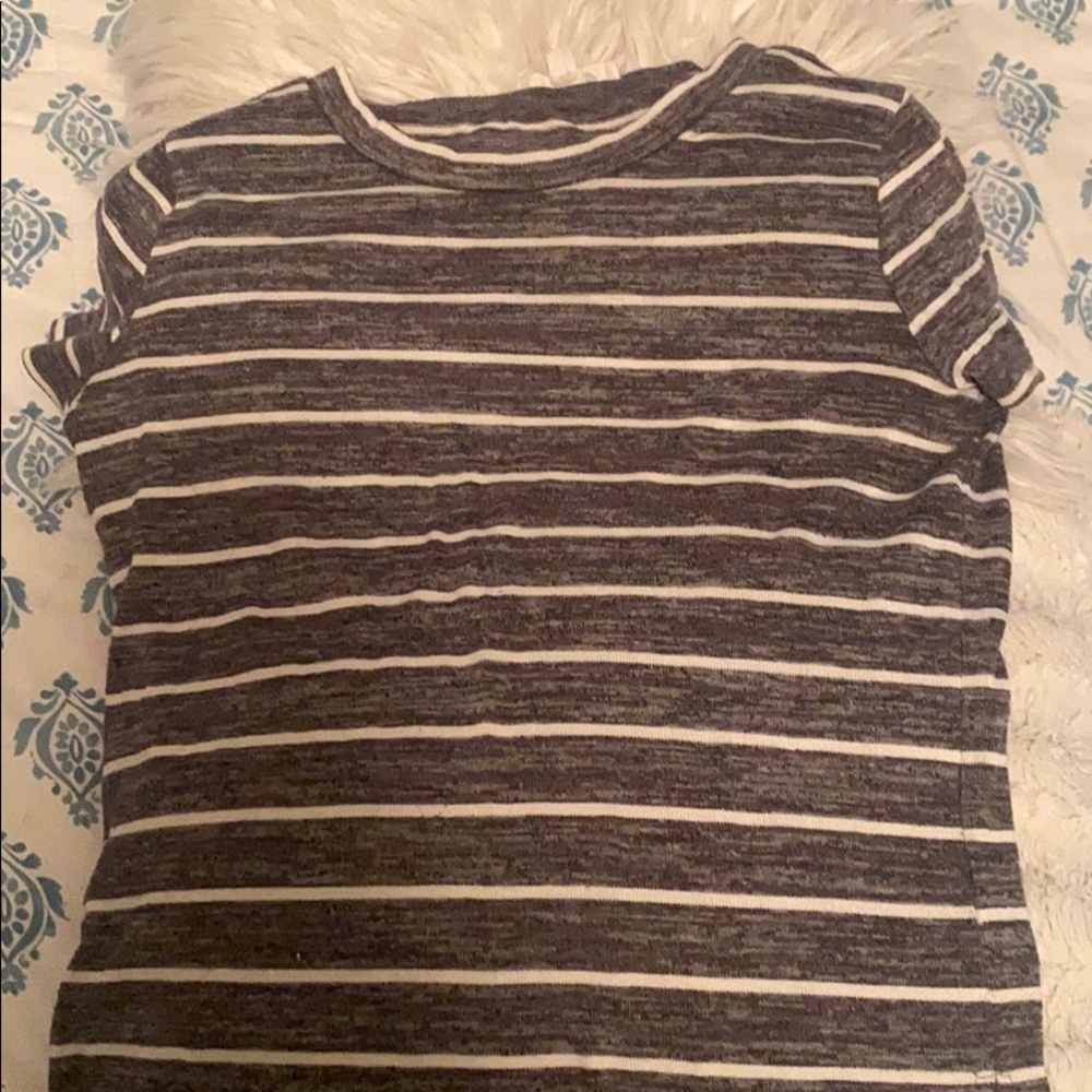 Short fit shirt